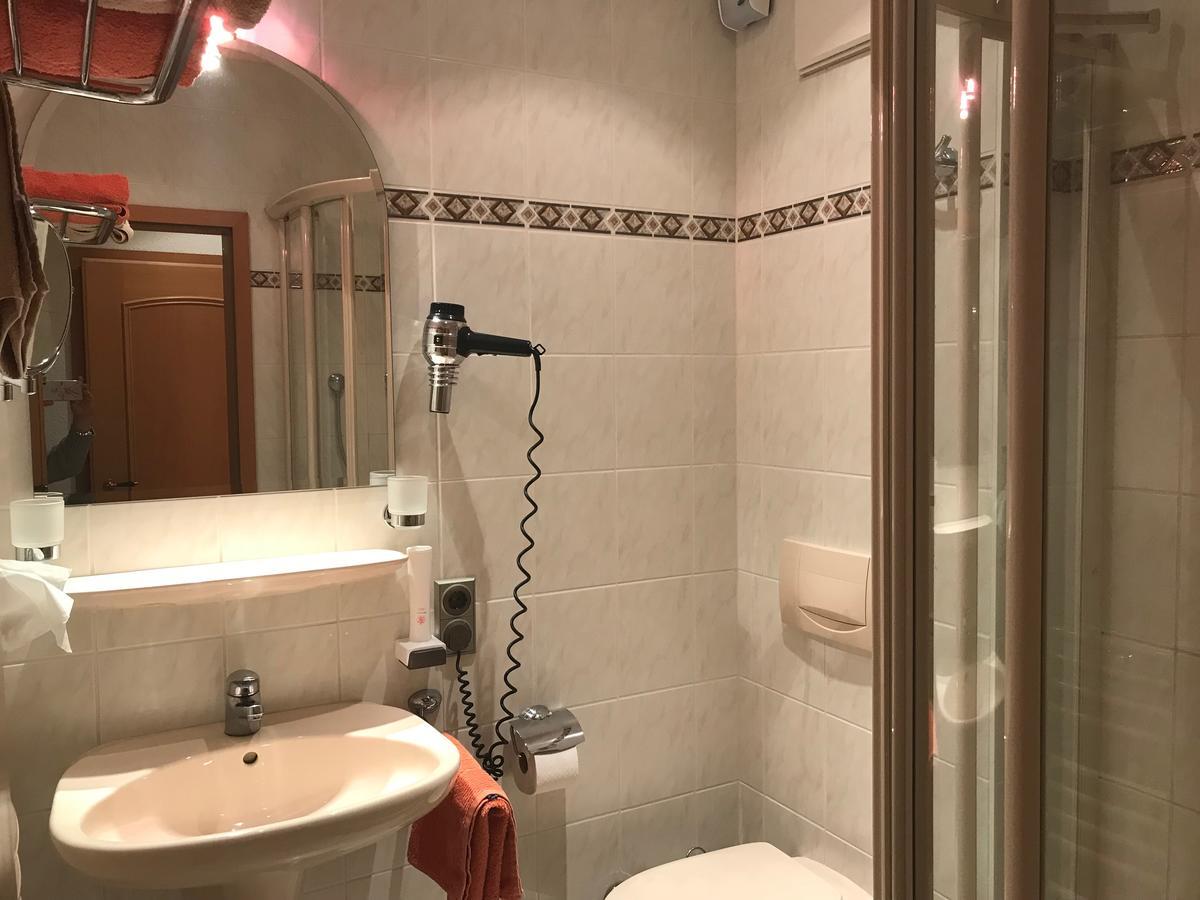 Gasthof & Hotel Goldener Hirsch Bad Berneck im Fichtelgebirge Bagian luar foto