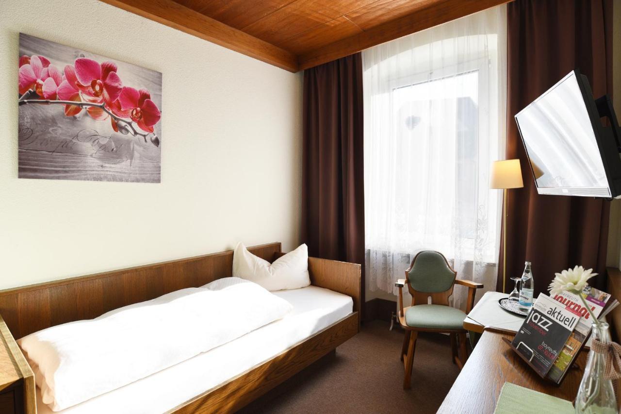 Gasthof & Hotel Goldener Hirsch Bad Berneck im Fichtelgebirge Bagian luar foto